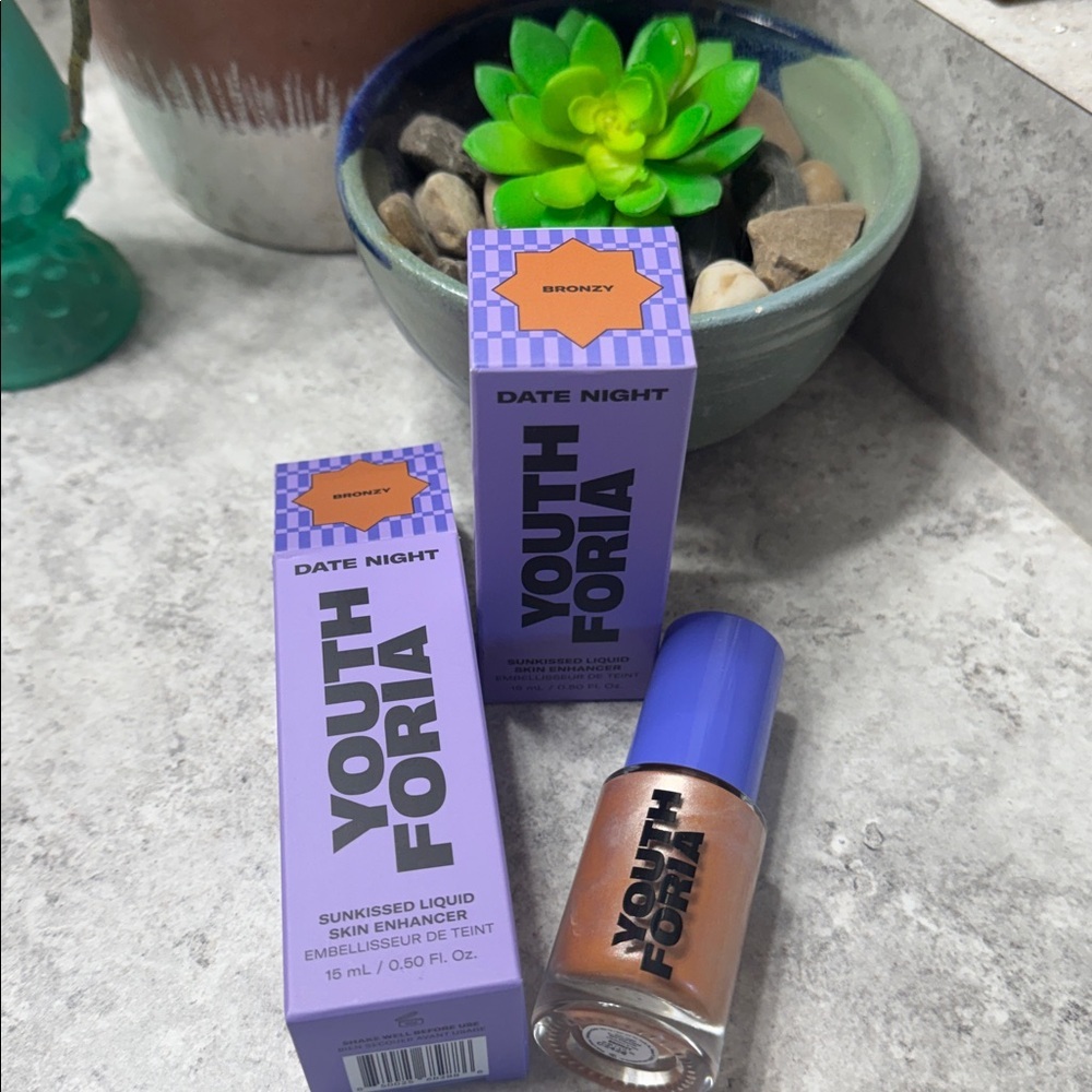 Youthforia BRONZY Sun-kissed Skin Enhancer Liquid highlighter - Picture 3 of 4